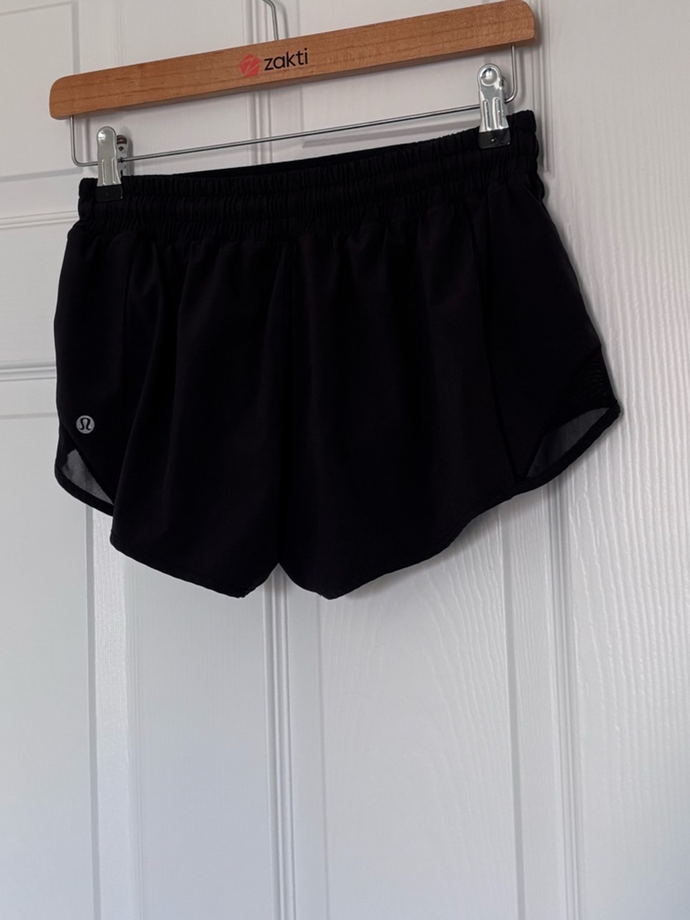 Lululemon Hotty Hot Short II 2.5" in Black - Picture 4 of 10